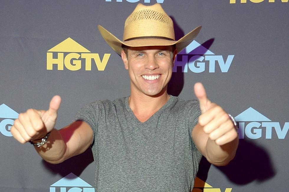 Dustin Lynch Has a Crush on Reba