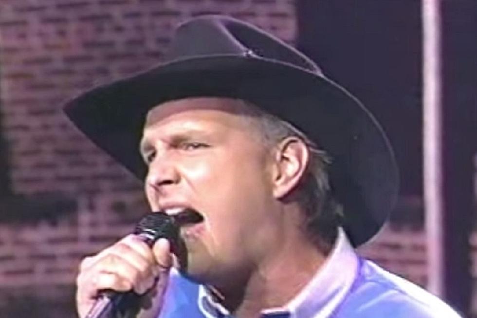 29 Years Ago: Garth Brooks Performs With KISS on ‘The Tonight Show’