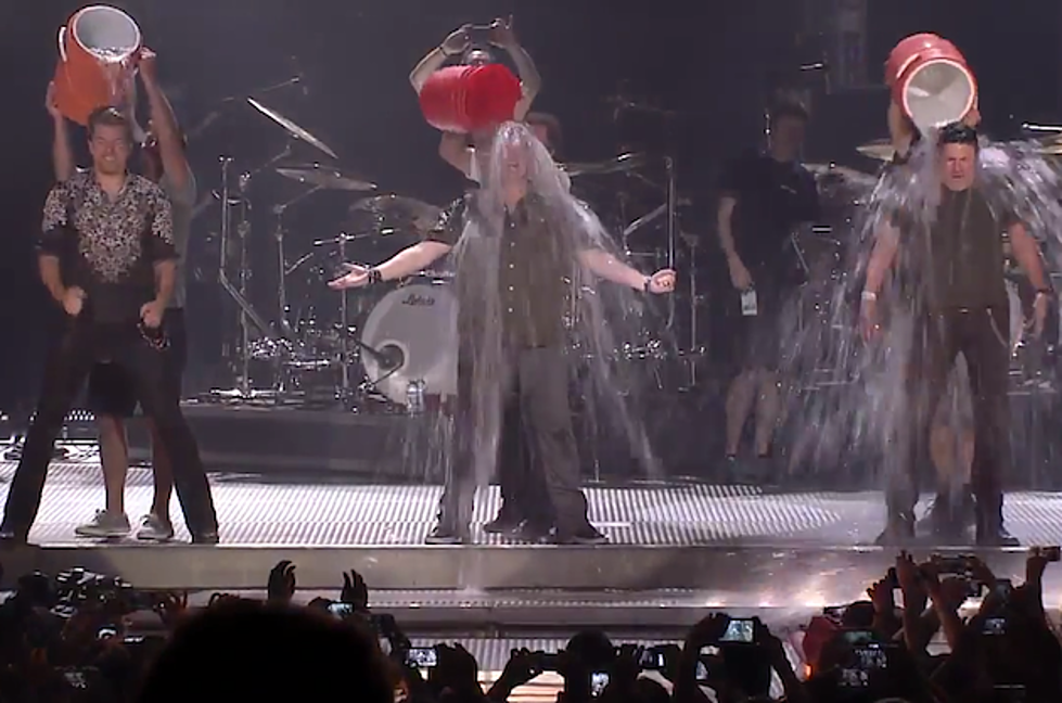 Ice Bucket Challenge -- Garth Brooks, George Strait + More