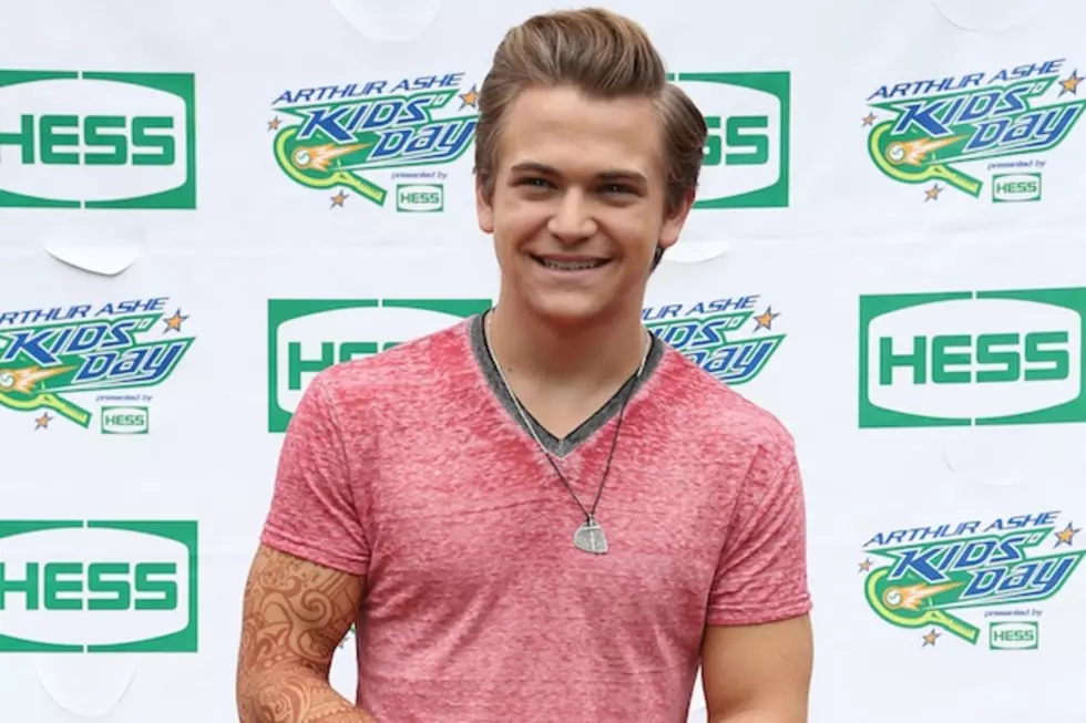 Hunter Hayes Makes Fans Part of the Show With Wristbands