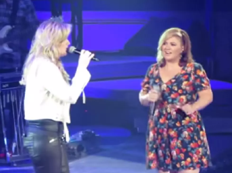 Kelly Clarkson Takes Daughter to First Concert, Sings With Trisha Yearwood [VIDEO]