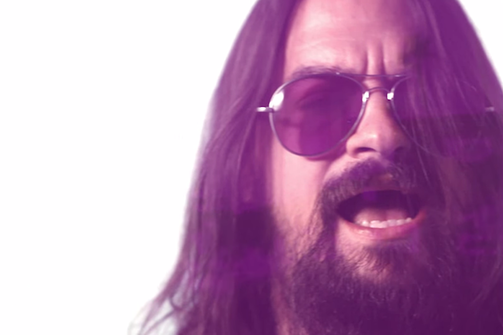 Shooter Jennings Pays Tribute to George Jones With ‘Don’t Wait Up’ Video
