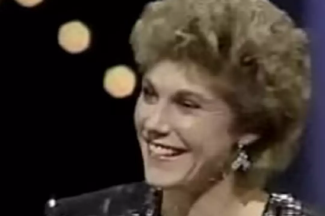 Country Music Memories: Anne Murray Makes History at the CMAs