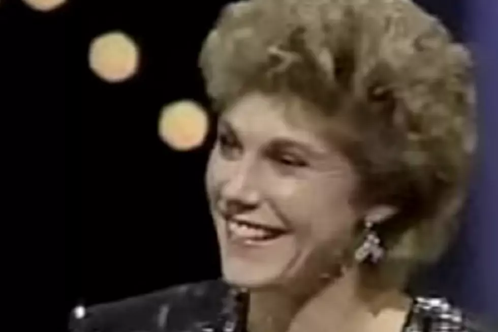 35 Years Ago: Anne Murray Makes History at the CMA Awards