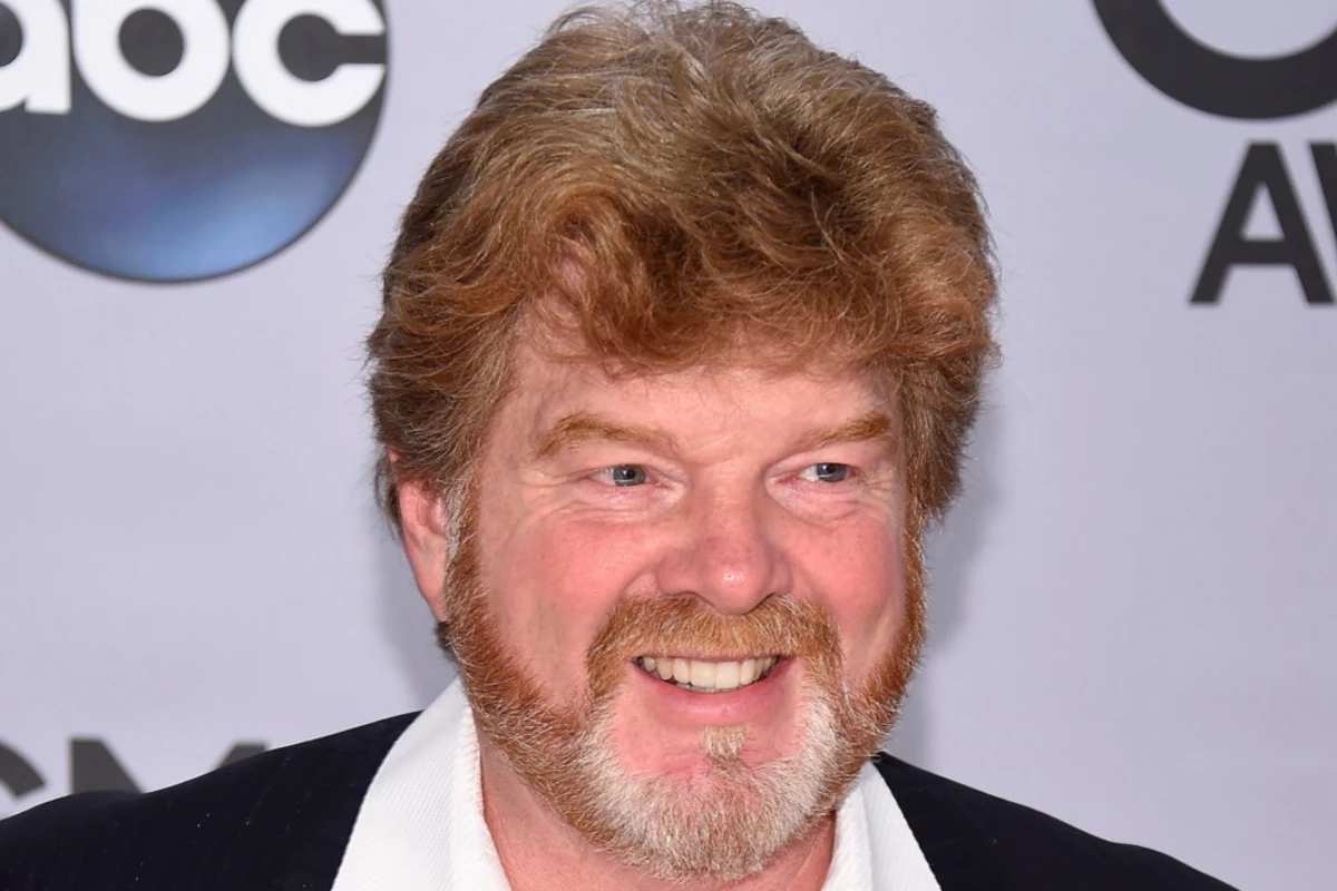Mac McAnally Breaks Category Record With CMAs Musician Win mac-mcanally-breaks-category-record-with-cmas-musician-win