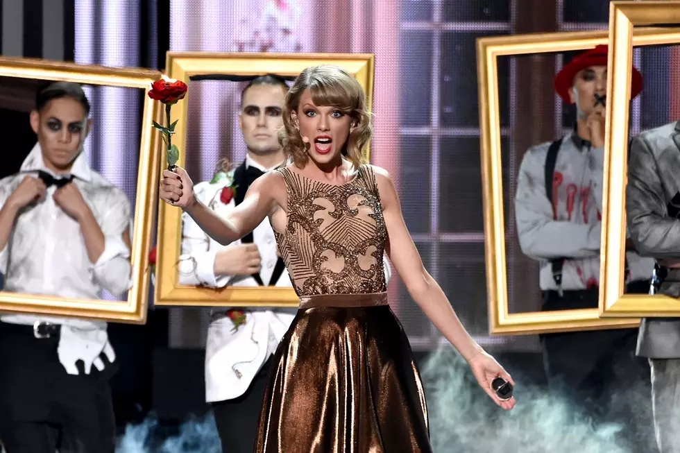 Taylor Swift Opens the 2014 American Music Awards With &#8216;Blank Space&#8217; [VIDEO]