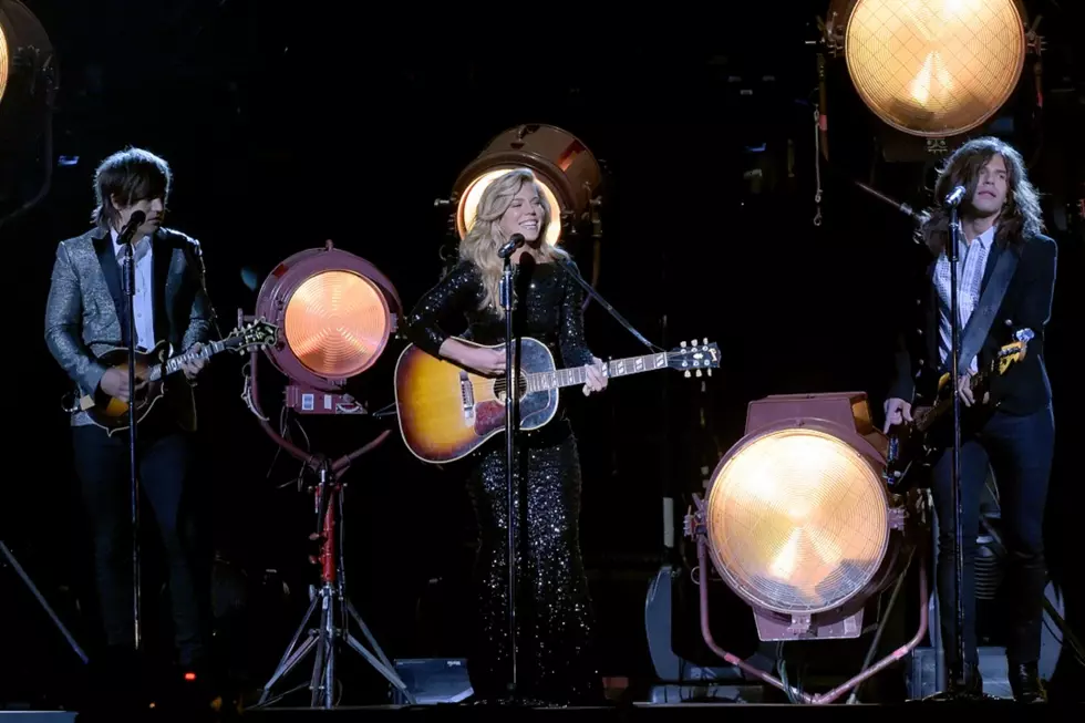 The Band Perry Perform &#8216;Gentle on My Mind&#8217; at 2014 CMA Awards [WATCH]