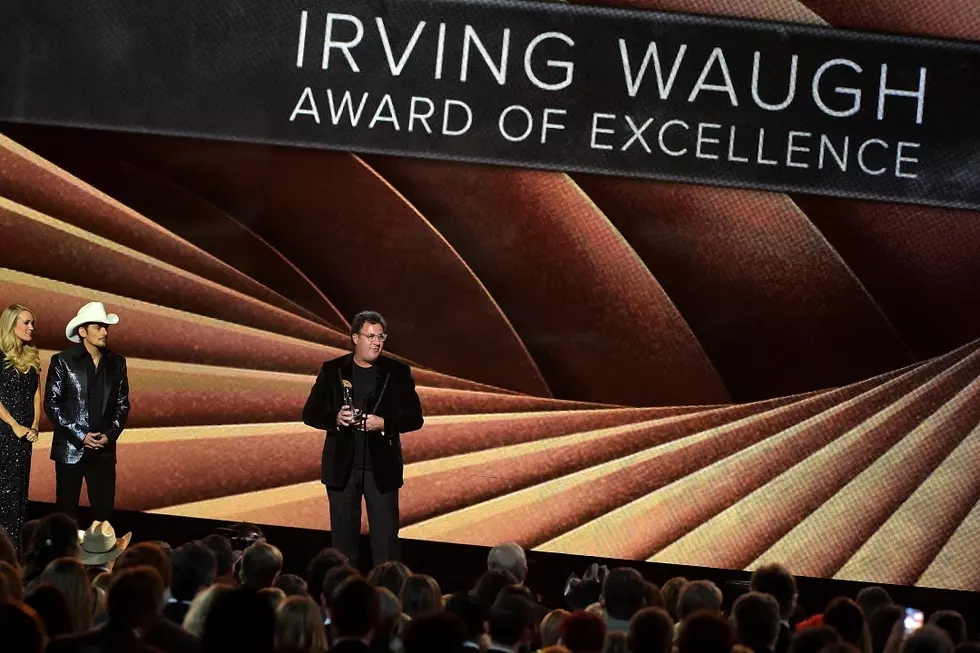 Vince Gill Receives Rare Irving Waugh Award of Excellence at 2014 CMA Awards [WATCH]