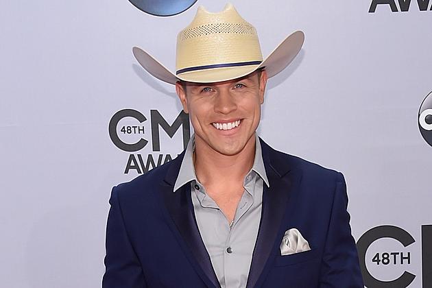 Dustin Lynch Knows the Value of a Day Away From Social Media