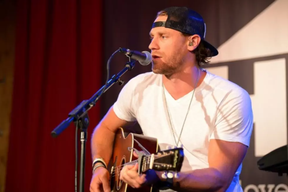 News Roundup &#8212; A Country Christmas Music Preview, Chase Rice Performs on &#8216;Jimmy Kimmel Live&#8217;
