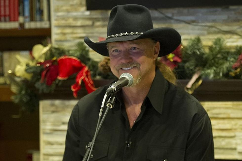 Trace Adkins Surprises Veterans With Performance, Donation to Wounded Warrior Project