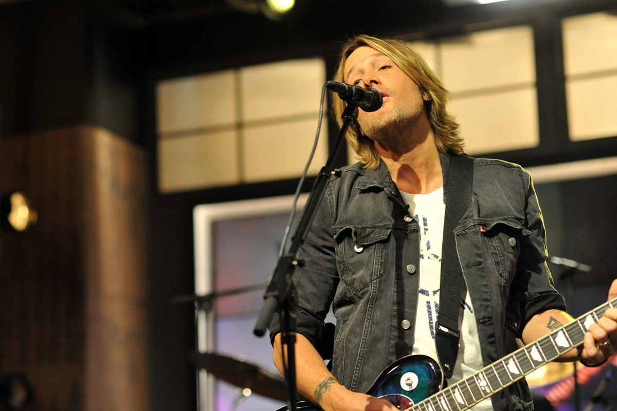Keith Urban Releases 2015 Calendar to Benefit St. Jude