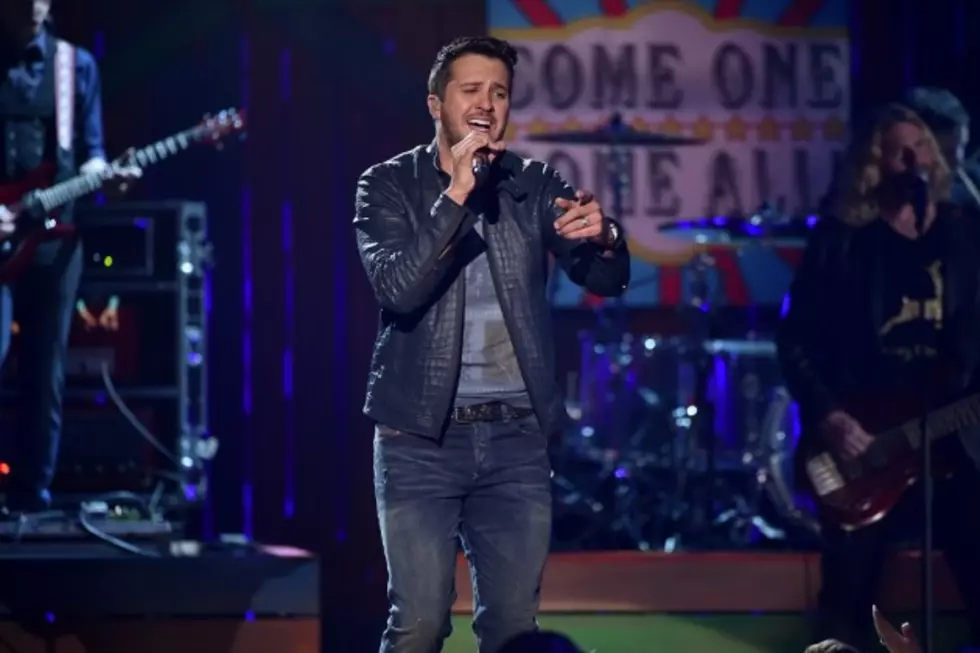 Luke Bryan Wins Male Vocalist of the Year, Performs &#8216;Roller Coaster&#8217; at 2014 American Country Countdown Awards