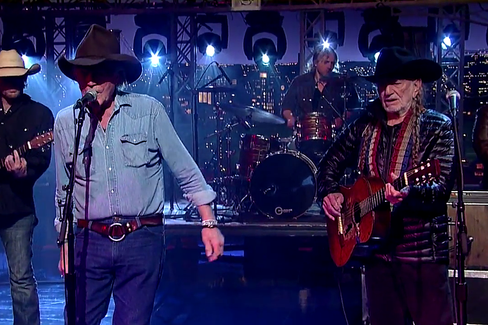 Willie Nelson + Billy Joe Shaver Team Up on &#8216;Letterman&#8217; [WATCH]