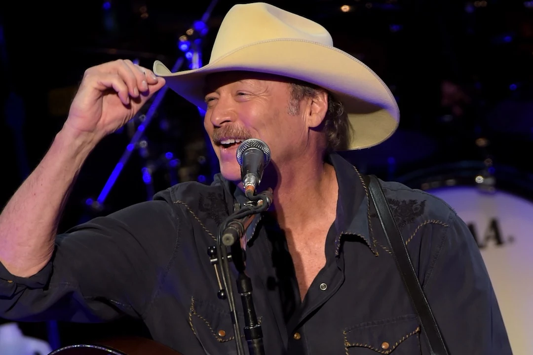 Learn the Stories Behind Alan Jackson's ACMs and CMAs Protests