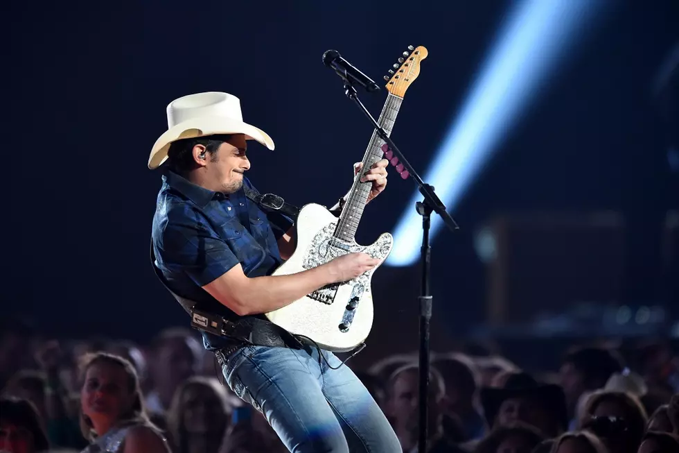 Brad Paisley Performs &#8216;Crushin&#8217; It&#8217; at the 2015 ACM Awards [WATCH]