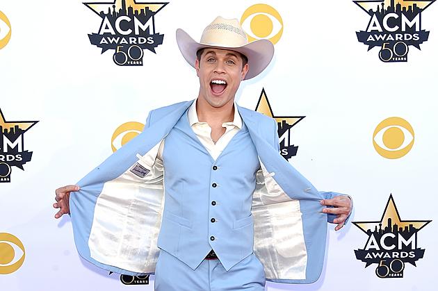Dustin Lynch&#8217;s First Time on the Radio Involved &#8216;a Lot of Screaming, a Lot of Tears&#8217;