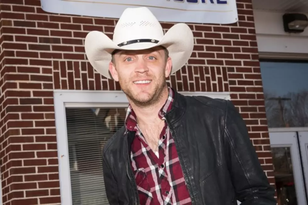 Justin Moore Offers Fans Personal Phone Calls, Private Concert With Gold Record Challenge