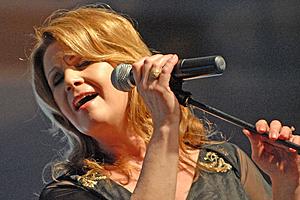 33 Years Ago: Patty Loveless Earns First Gold Album With ‘Honky...