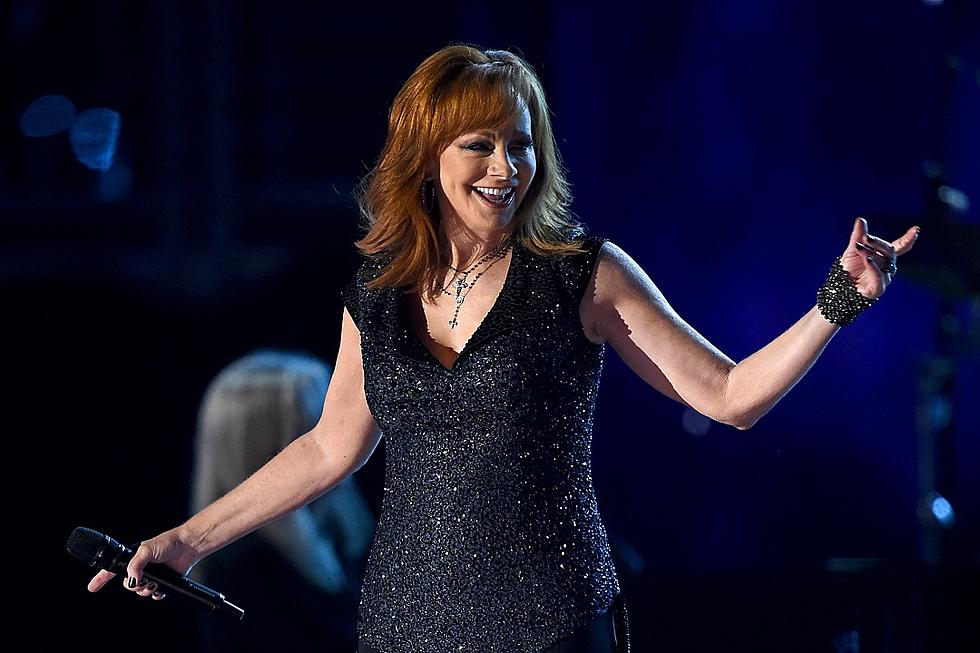 Reba McEntire Performs Hits Medley at 2015 ACM Awards [WATCH]