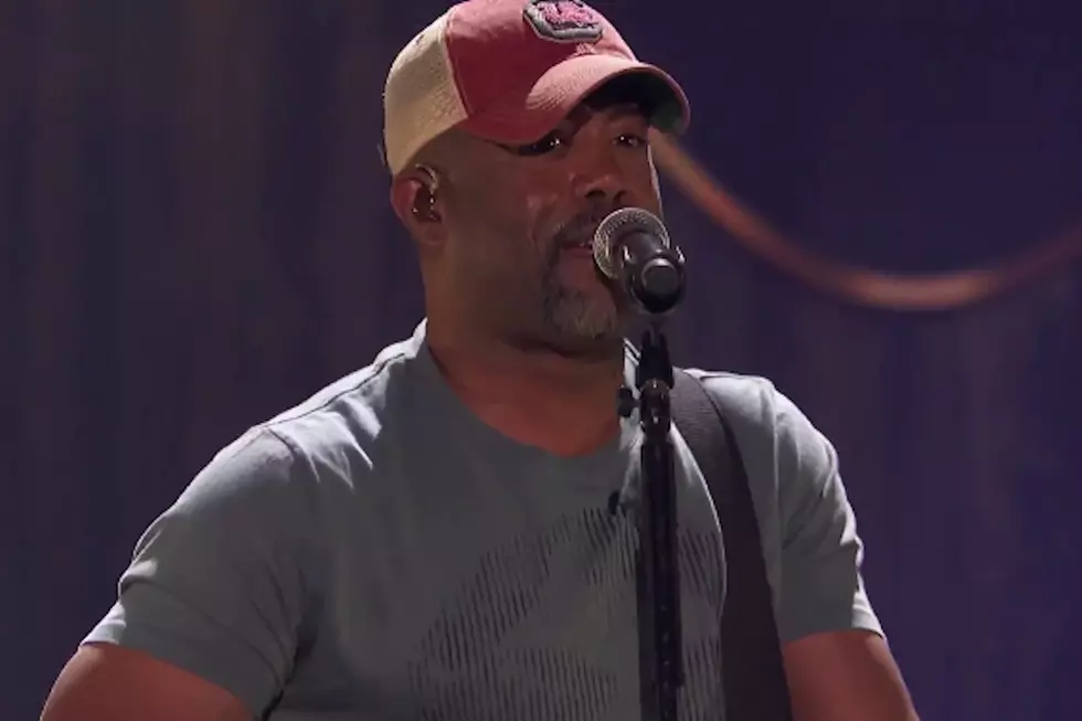 Darius Rucker Leads &#8216;Wagon Wheel&#8217; Sing-a-long at 2015 iHeartRadio Country Festival [WATCH]