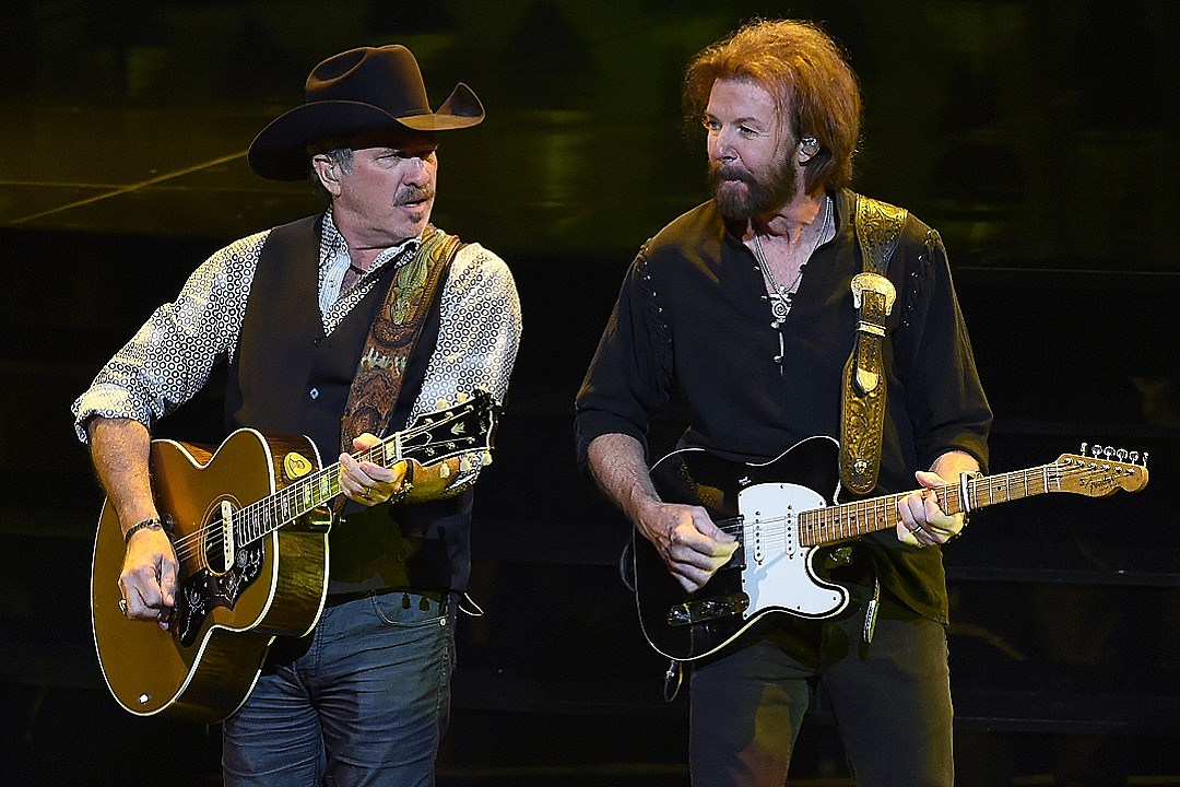 Country Music Memories: 'Brand New Man' Goes Triple Platinum