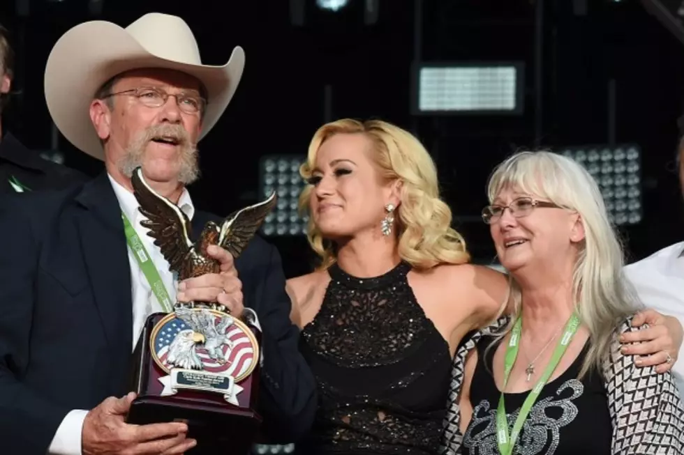 Chris Kyle&#8217;s Parents Present Kellie Pickler With Patriot Award, Praise Country Music Community