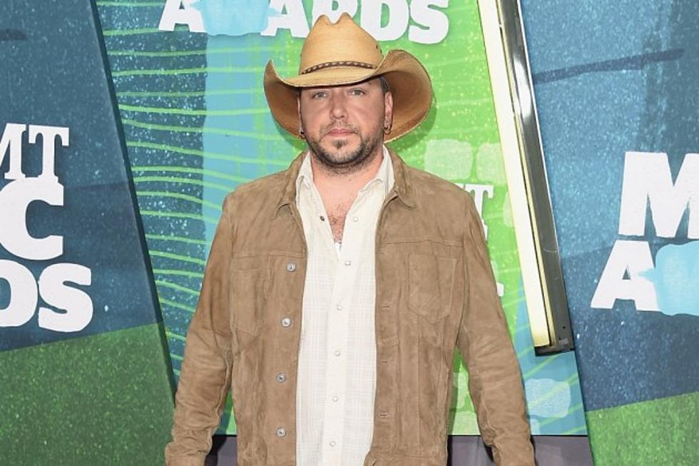 Jason Aldean Performs &#8216;Tonight Looks Good on You&#8217; at the 2015 CMT Music Awards