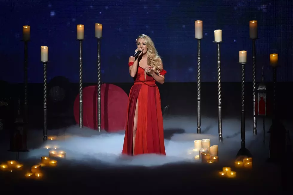 Carrie Underwood Sings &#8216;Heartbeat&#8217; at the 2015 American Music Awards [WATCH]