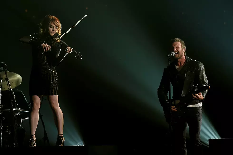 Dierks Bentley and Lindsey Deliver Stirring &#8216;Riser&#8217; Rendition at the 2015 CMA Awards [WATCH]