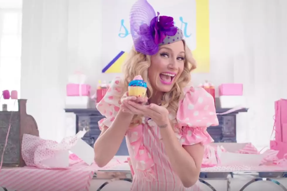 Jennifer Nettles Reveals Sweet and Sassy 'Sugar' Music Video
