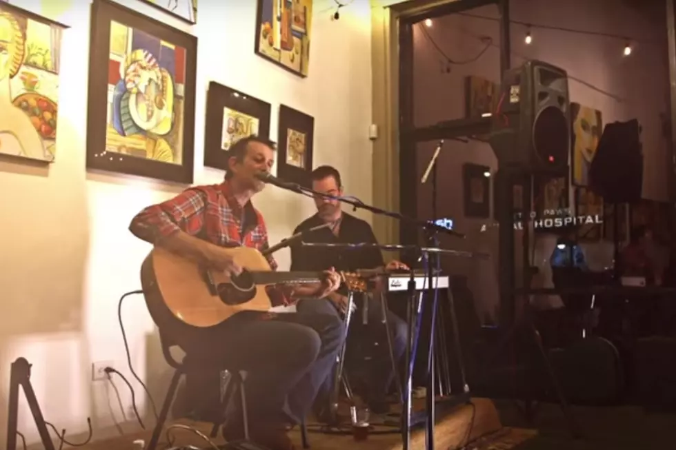 Watch Ronnie Fauss Perform &#8216;Come on Down&#8217; Live and Acoustic [Exclusive Video]