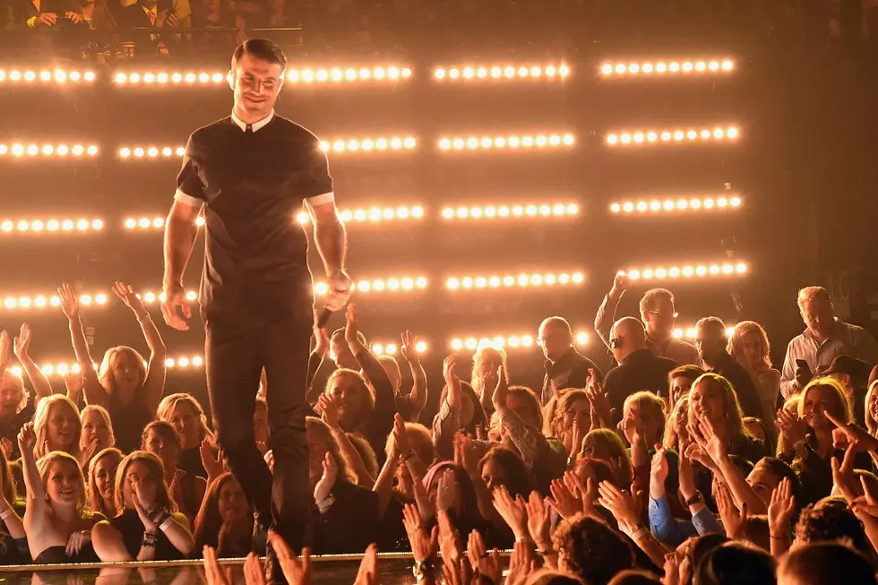 Sam Hunt Performs &#8216;Take Your Time&#8217; at the 2015 CMA Awards [WATCH]