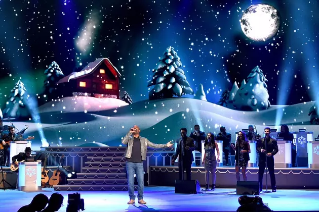 POLL: Who Gave the Best Performance at CMA Country Christmas 2015?