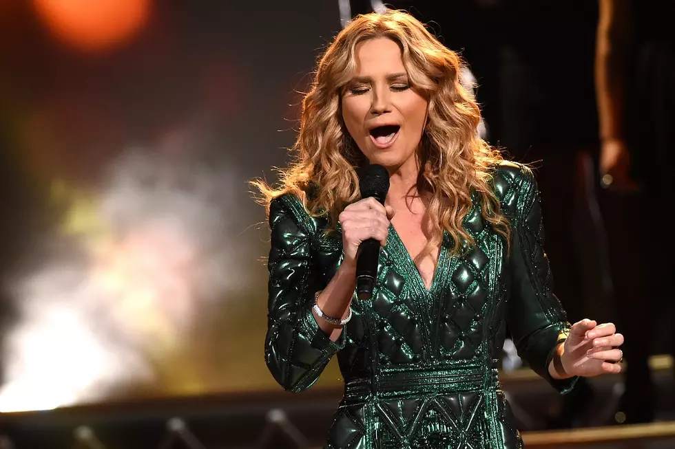 See All of Jennifer Nettles' 2015 CMA Country Christmas Performances