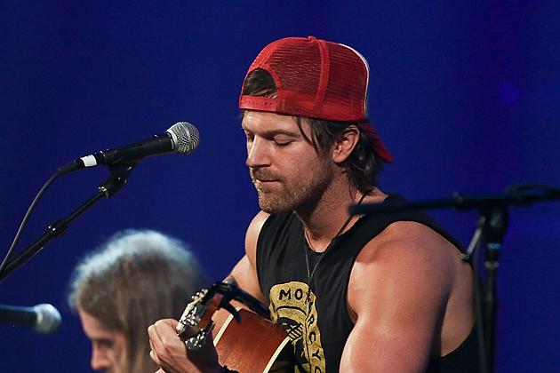 Kip Moore Adds International Dates to 2016 Wild Ones Tour