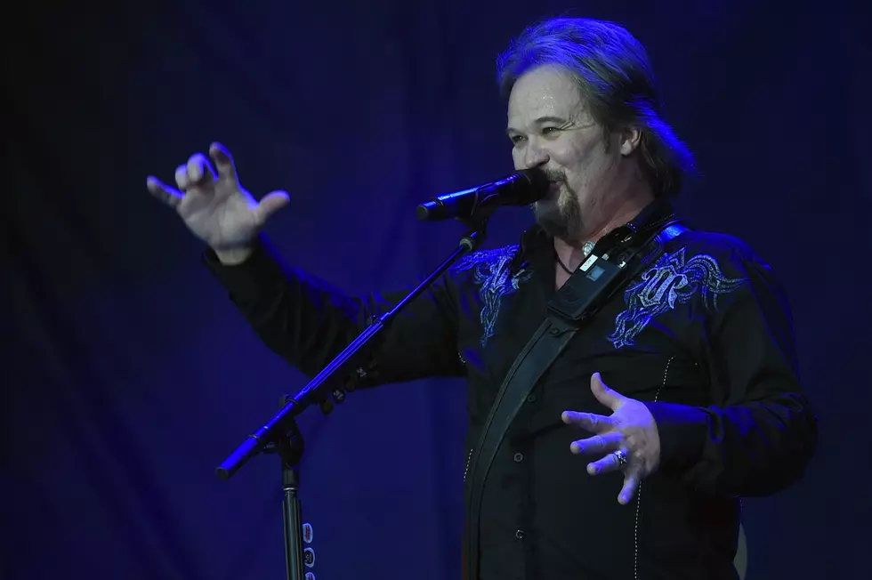 Country Music Memories: Travis Tritt Releases 'Country Club'