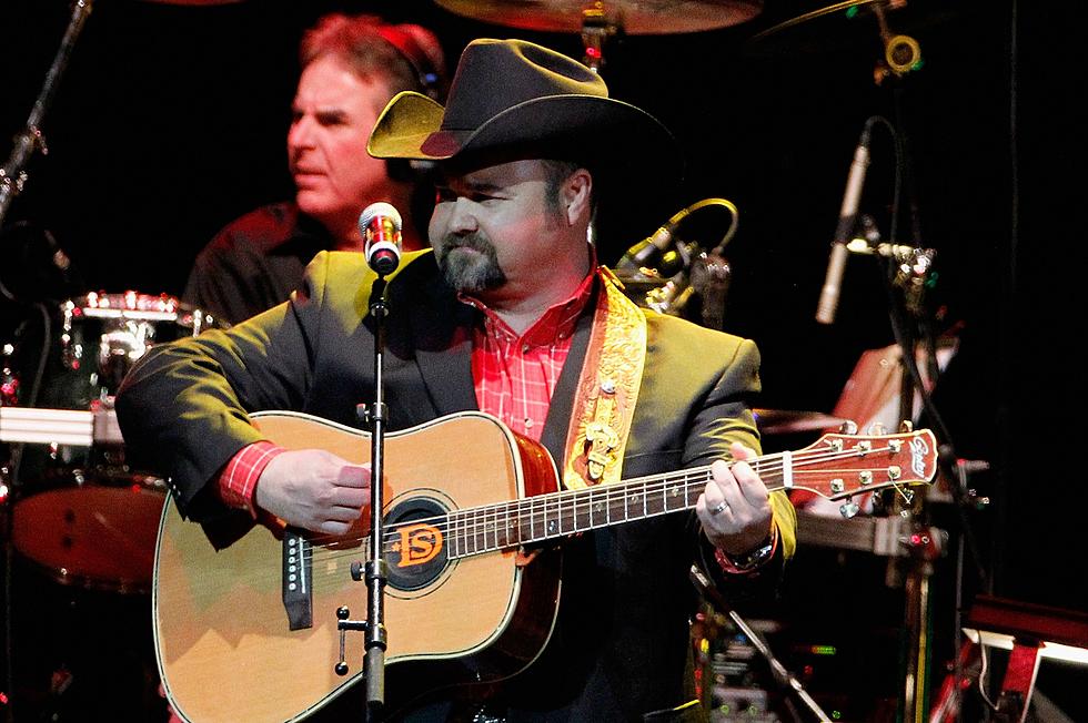 Daryle Singletary’s Final Concert Ended With a Johnny Paycheck Cover [WATCH]