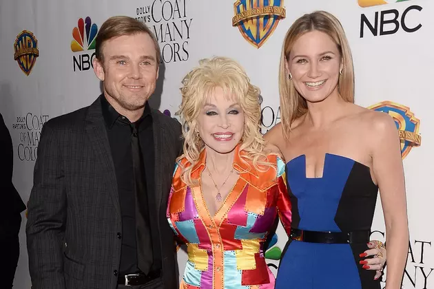 Dolly Parton&#8217;s &#8216;Coat of Many Colors&#8217; Set for Release on DVD