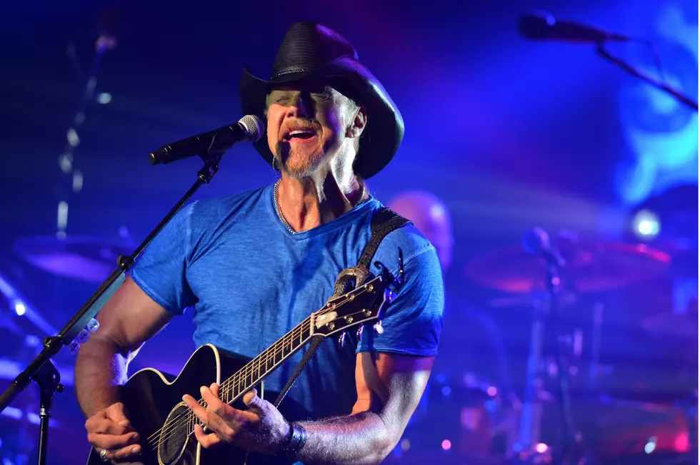 Trace Adkins Did WHAT Naked? A Country Star Becomes a Daddy Again and more [Country In 60 VIDEO]