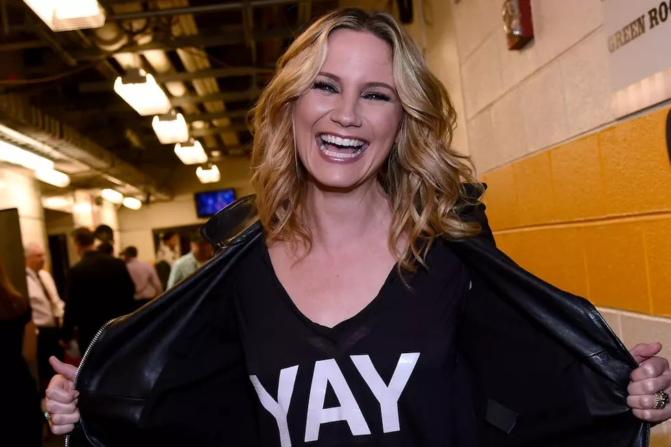Jennifer Nettles Announces Sophomore Solo Album, ‘Playing With Fire’