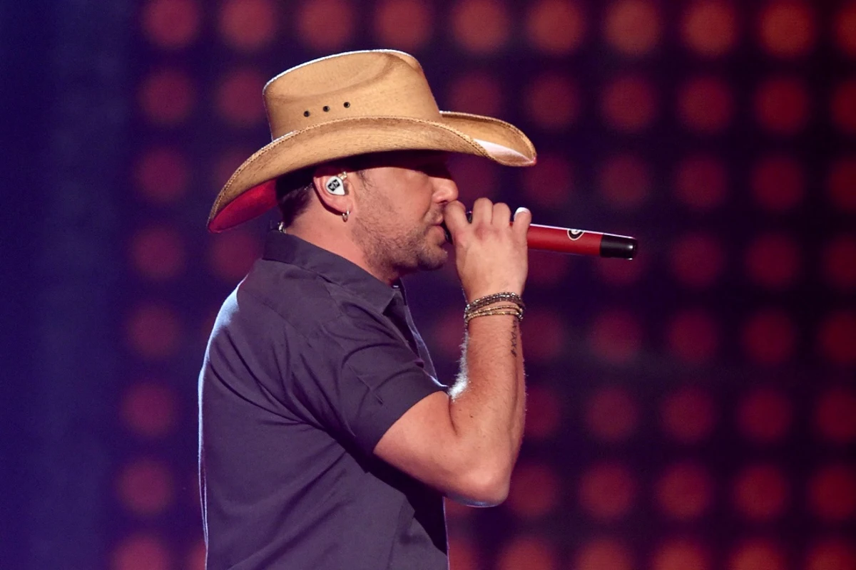 Jason Aldean Performs 'Lights Come On' at 2016 ACM Awards