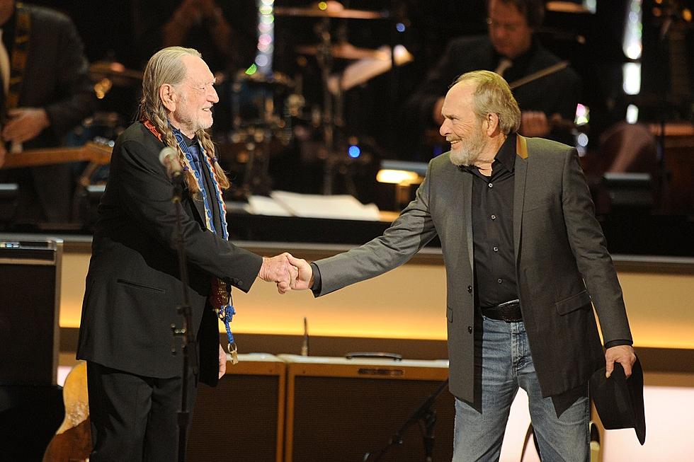 Willie Pays Tribute to Merle Haggard with A New Song