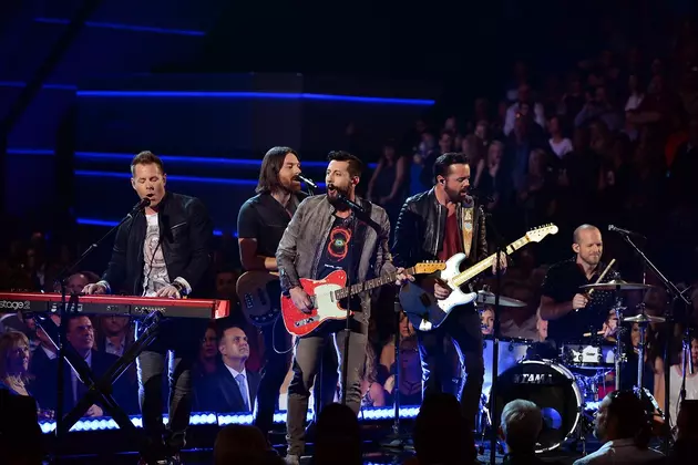 Old Dominion Perform &#8216;Snapback&#8217; at 2016 ACM Awards