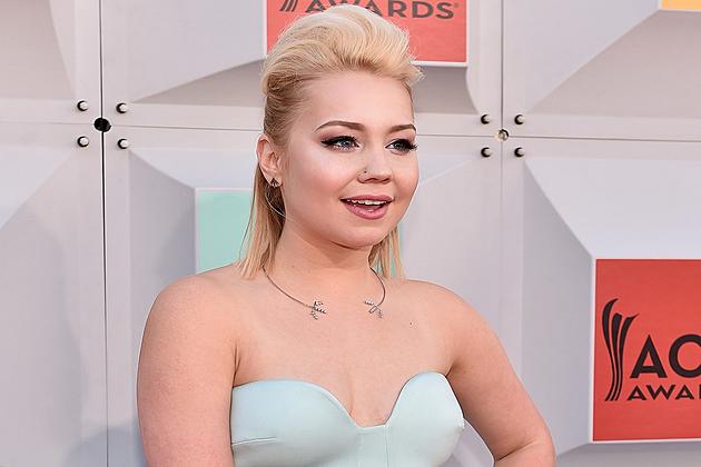 RaeLynn Parts From Label, &#8216;Excited About This New Journey&#8217;
