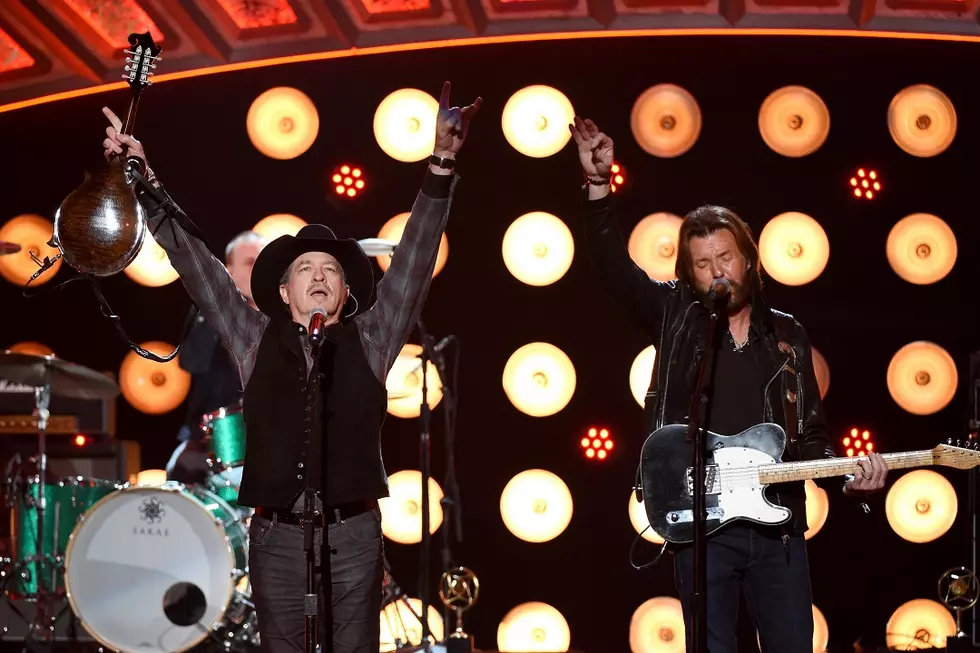Brooks & Dunn Sing ‘Red Dirt Road’ to Celebrate Nash Icon Award Win [WATCH]