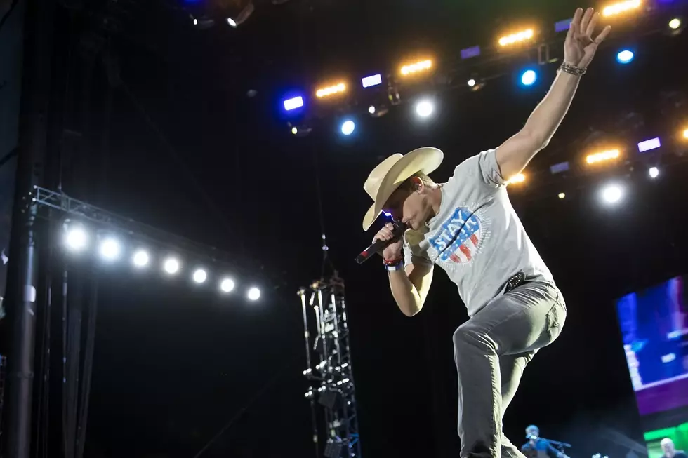 Dustin Lynch Scores Third-in-a-Row No. 1 With 'Mind Reader'