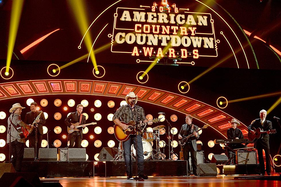 Toby Keith Honors Merle Haggard With Moving Medley at 2016 ACC Awards [WATCH]