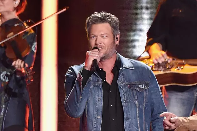 Blake Shelton Uses His Day Off to Play Surprise Free Concert