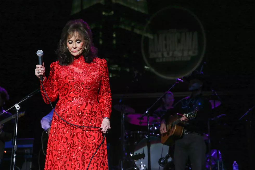 Loretta Lynn Suffers Stroke